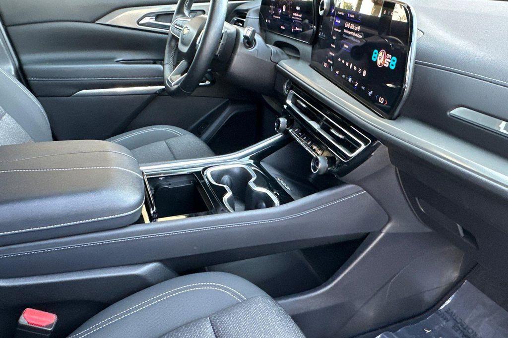 used 2024 Chevrolet Traverse car, priced at $37,645