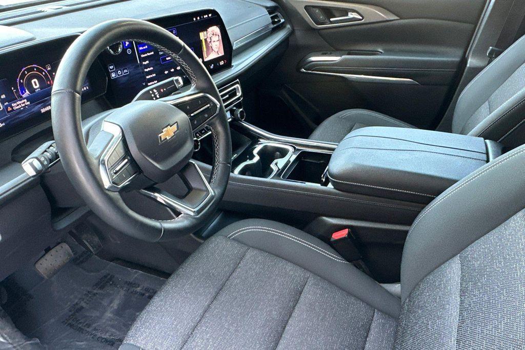 used 2024 Chevrolet Traverse car, priced at $37,645