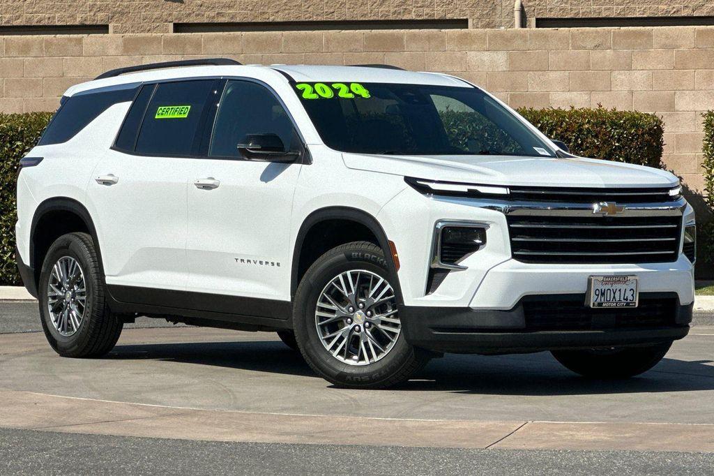used 2024 Chevrolet Traverse car, priced at $37,645