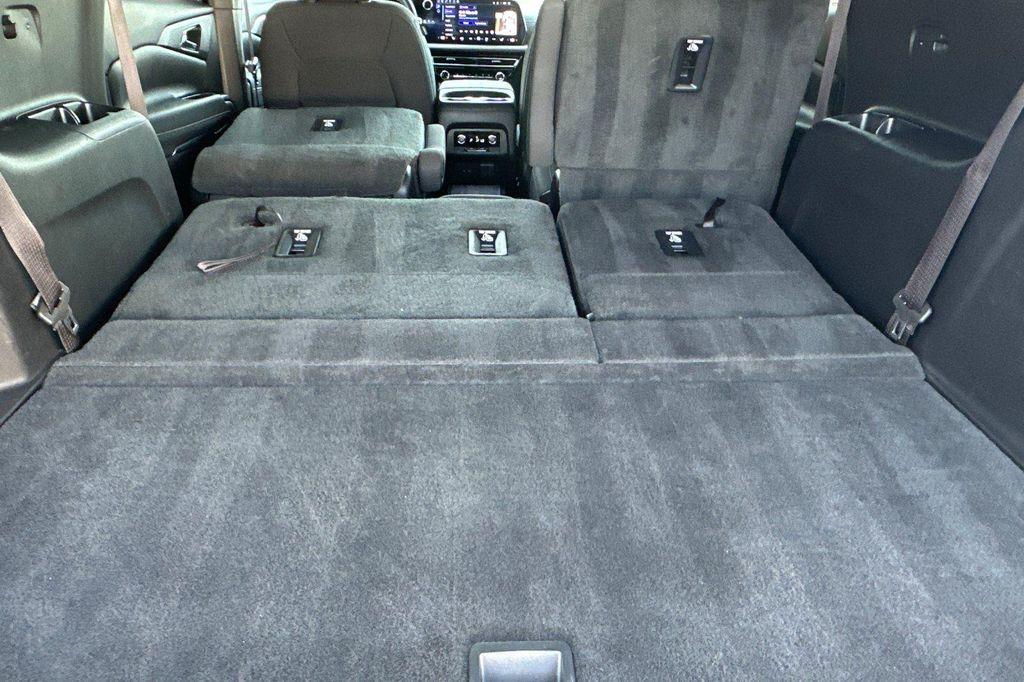 used 2024 Chevrolet Traverse car, priced at $37,645