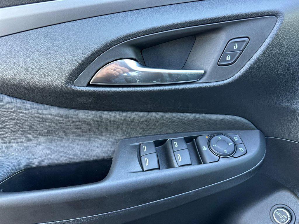 new 2025 Buick Envista car, priced at $26,505