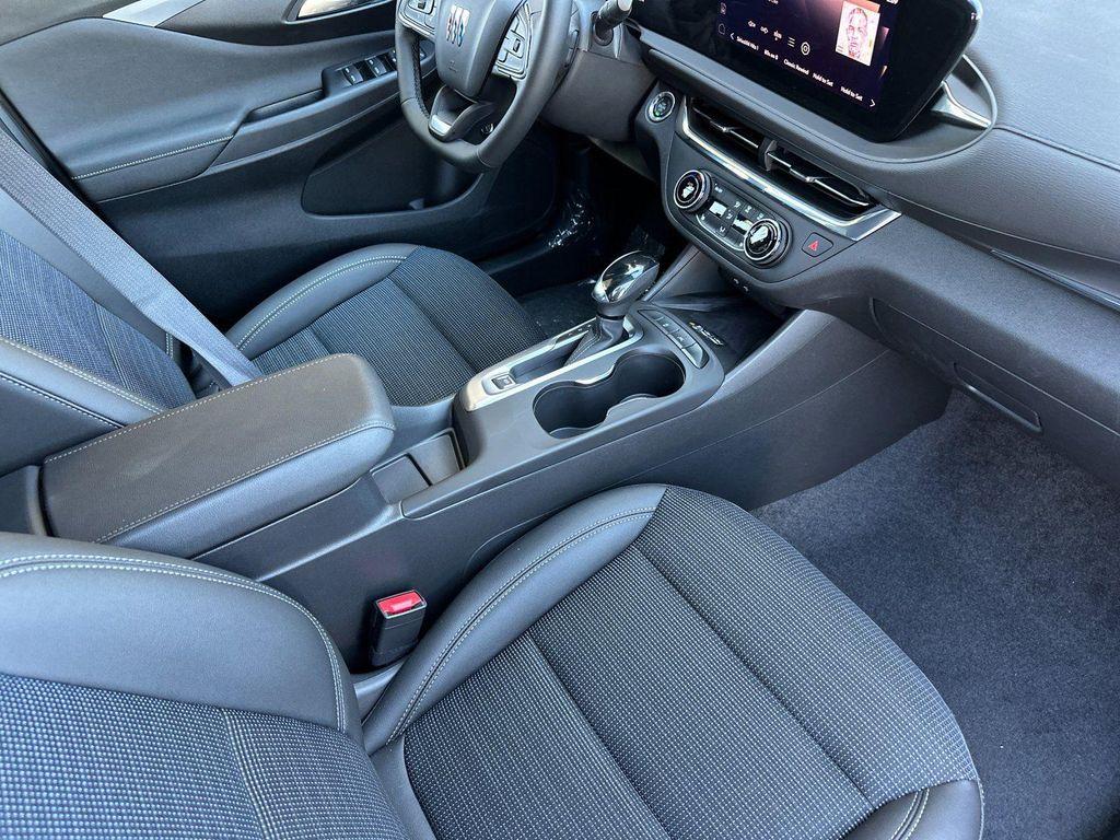 new 2025 Buick Envista car, priced at $26,505