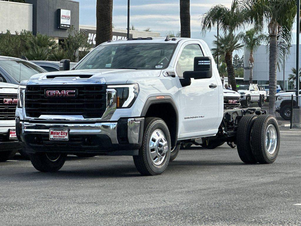 new 2025 GMC Sierra 3500 car, priced at $52,676