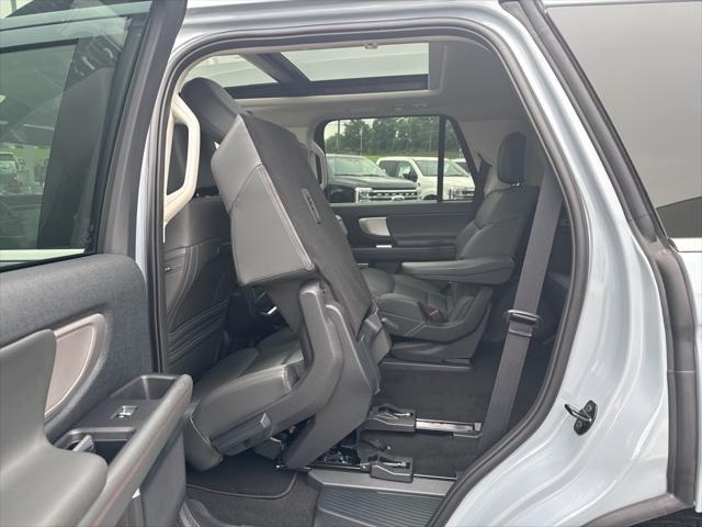 new 2025 Ford Expedition car, priced at $72,650