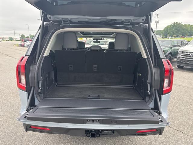 new 2025 Ford Expedition car, priced at $72,650