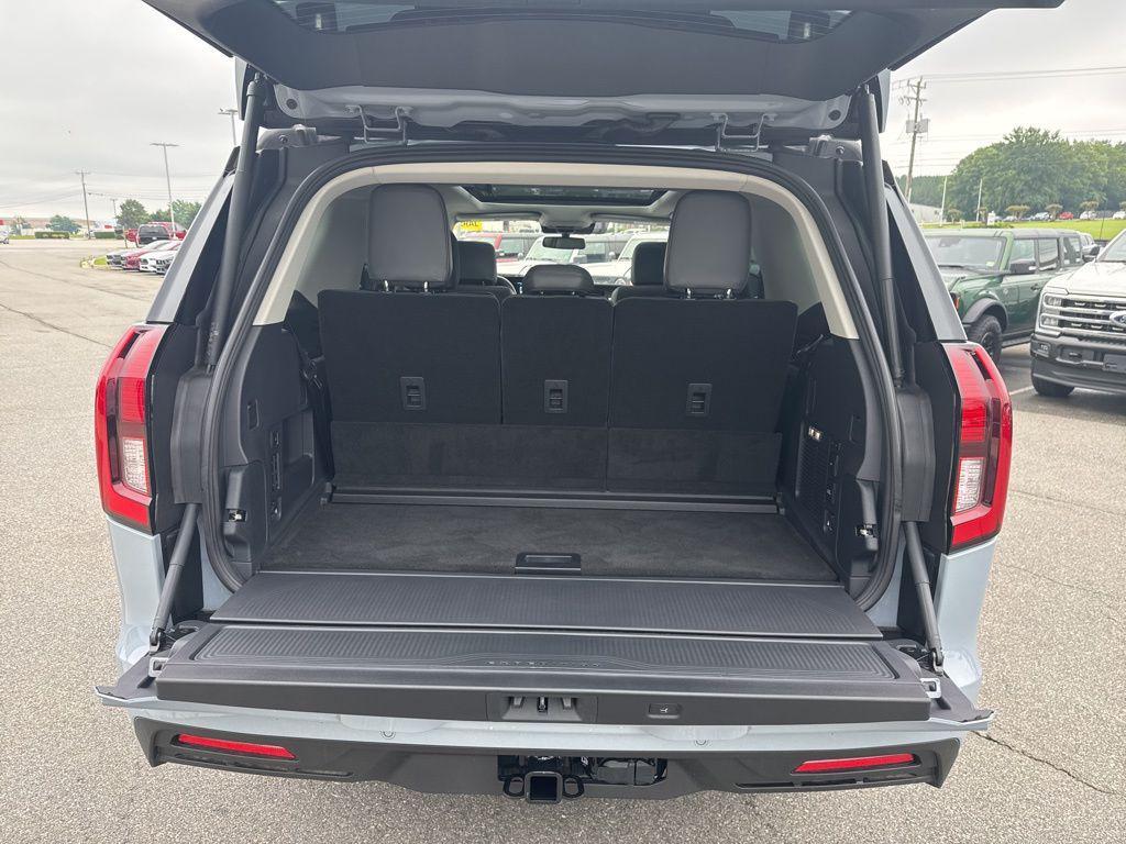 new 2025 Ford Expedition car, priced at $69,737