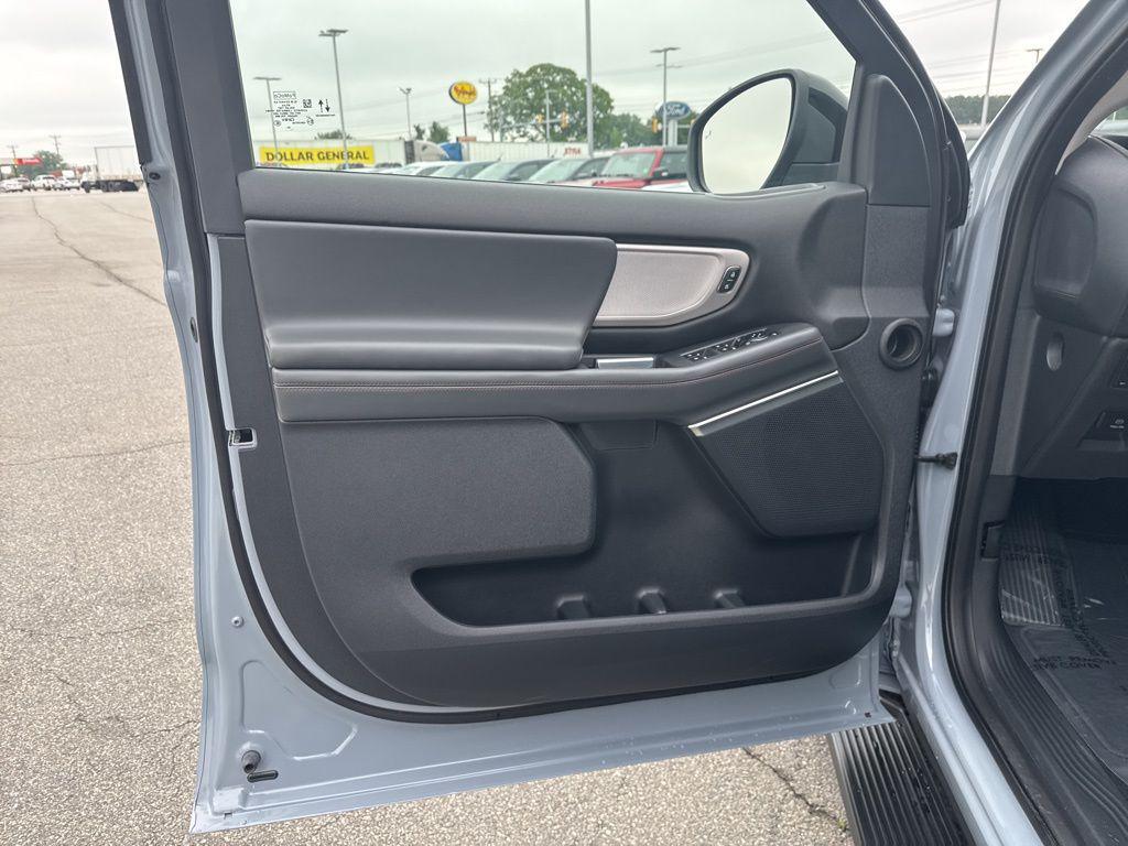 new 2025 Ford Expedition car, priced at $69,737