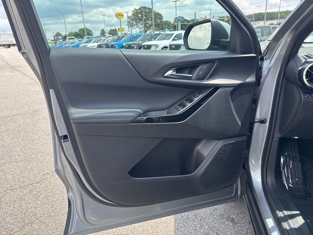 used 2025 Chevrolet Equinox car, priced at $26,295