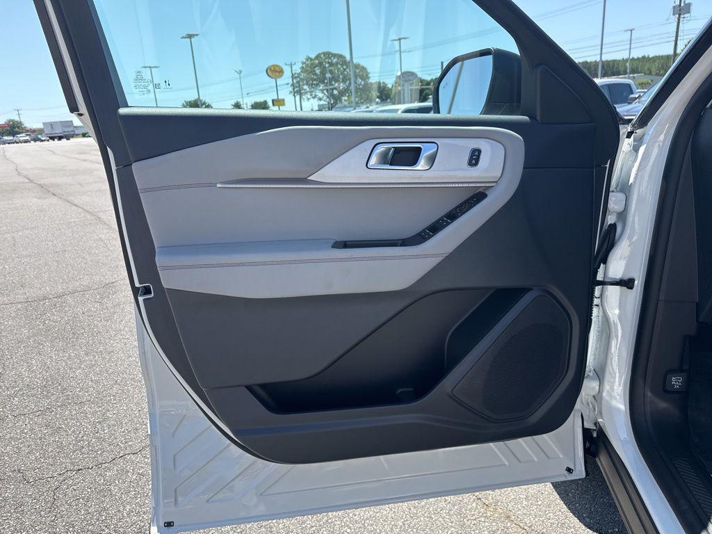 new 2025 Ford Explorer car, priced at $45,744