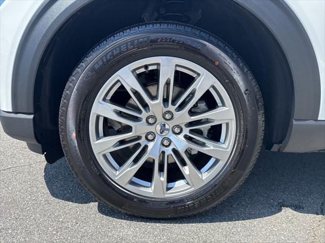 new 2025 Ford Explorer car, priced at $45,596