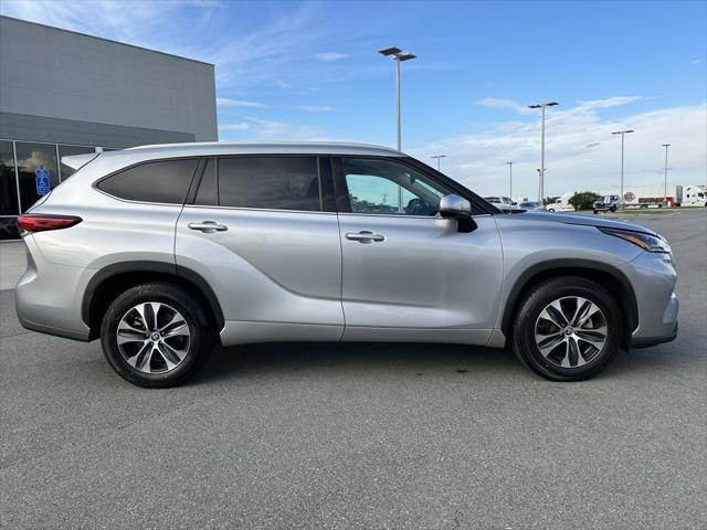 used 2022 Toyota Highlander car, priced at $30,494