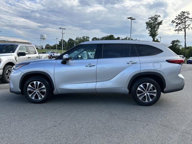 used 2022 Toyota Highlander car, priced at $30,494