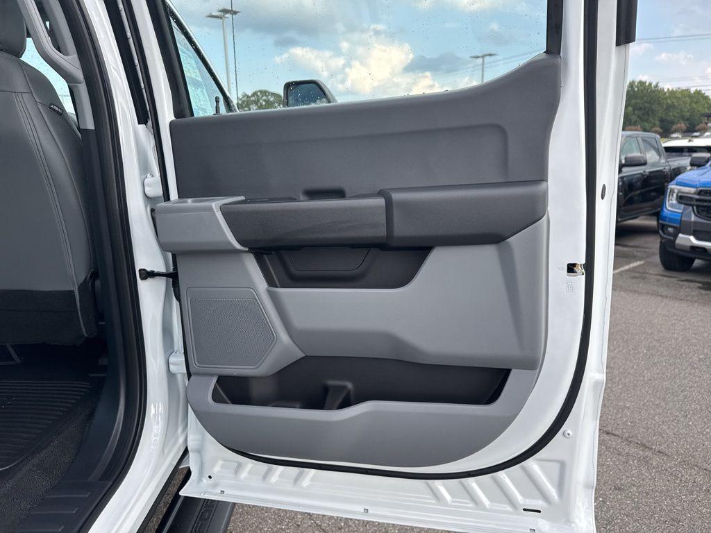 new 2025 Ford F-250 car, priced at $52,984
