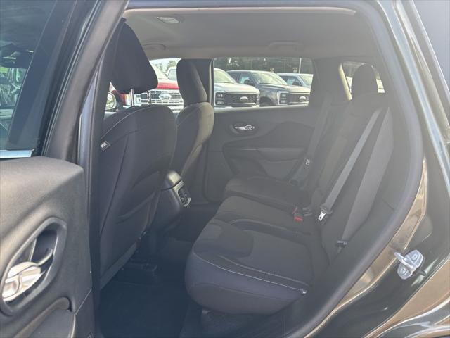 used 2015 Jeep Cherokee car, priced at $10,798