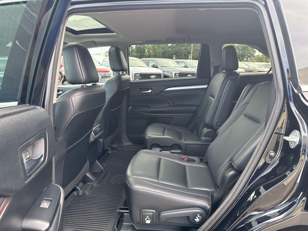 used 2018 Toyota Highlander car, priced at $26,499