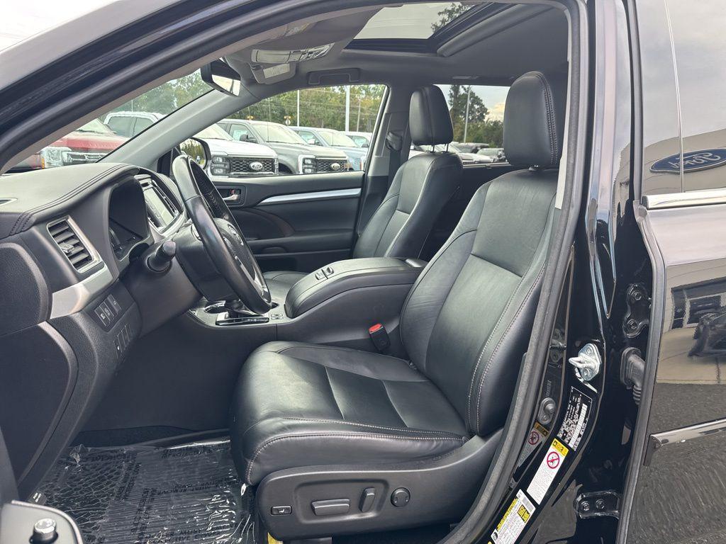 used 2018 Toyota Highlander car, priced at $26,499