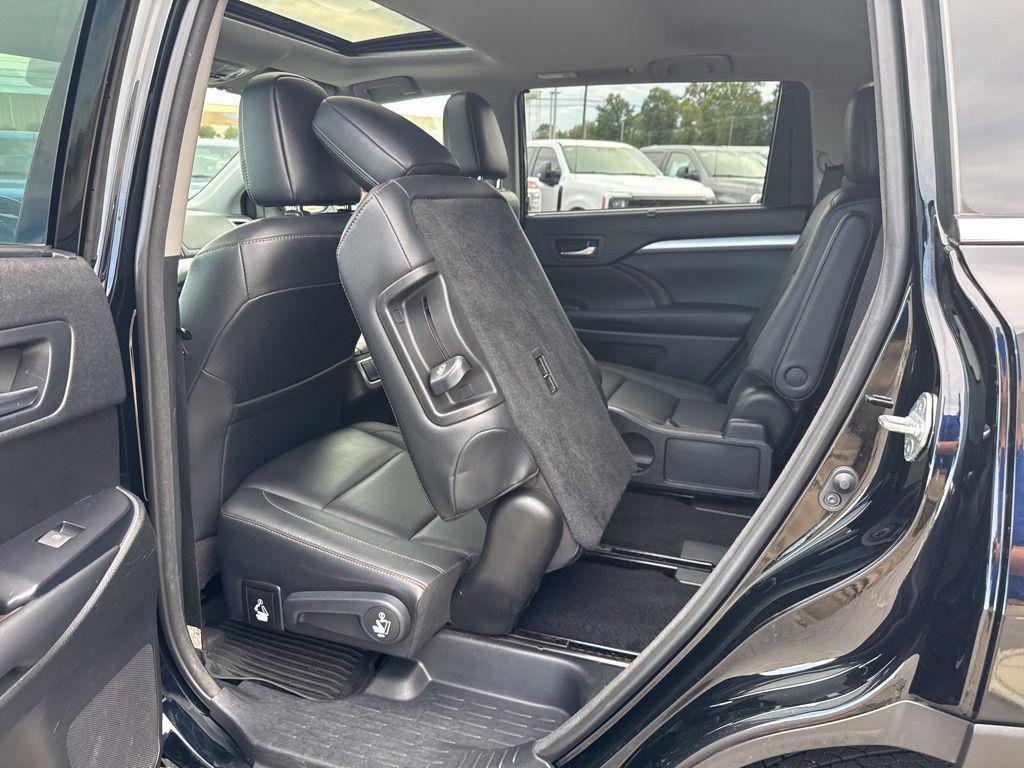 used 2018 Toyota Highlander car, priced at $26,499