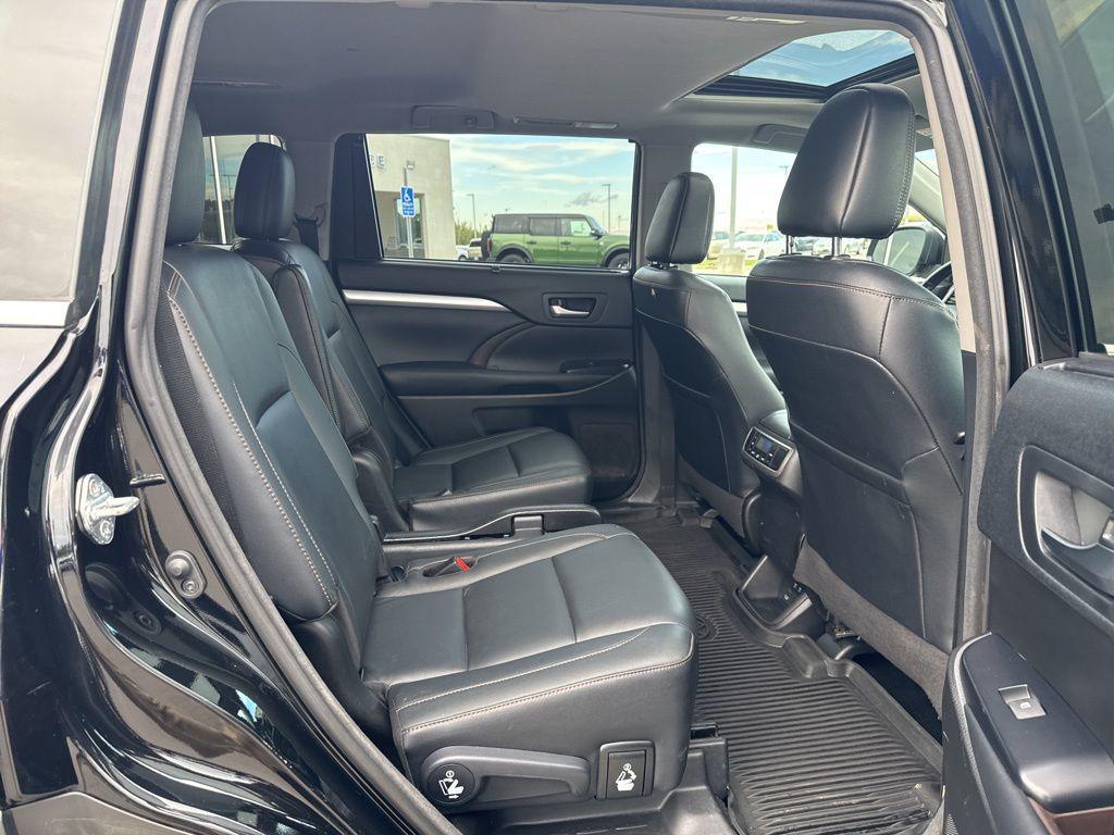 used 2018 Toyota Highlander car, priced at $26,499