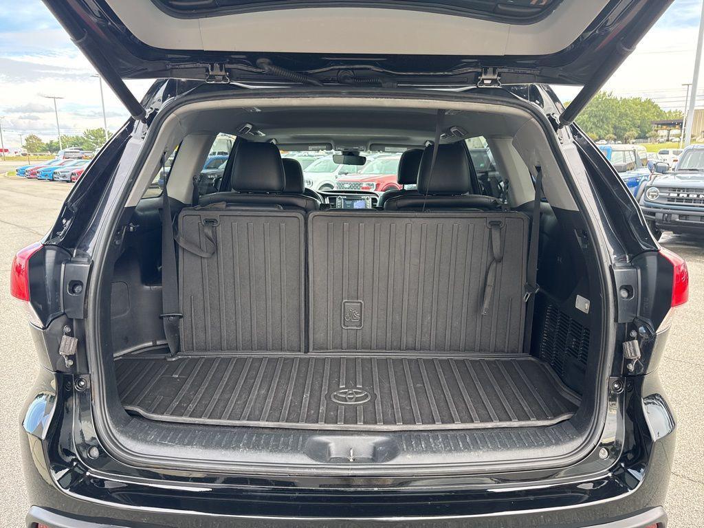used 2018 Toyota Highlander car, priced at $26,499