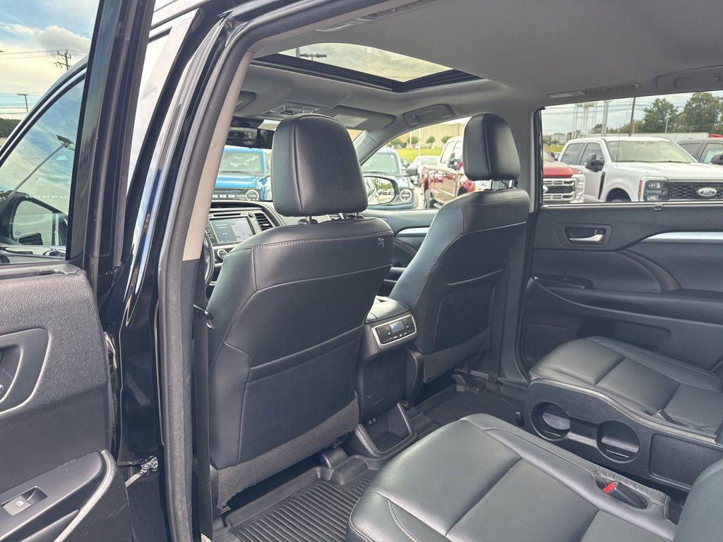used 2018 Toyota Highlander car, priced at $26,499