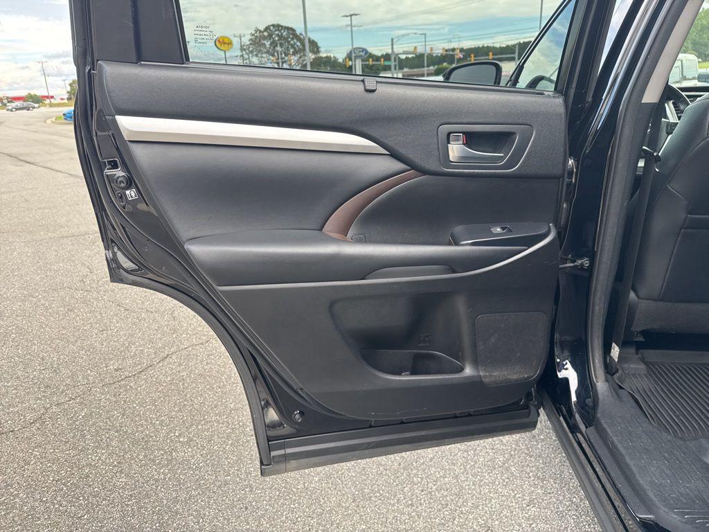 used 2018 Toyota Highlander car, priced at $26,499