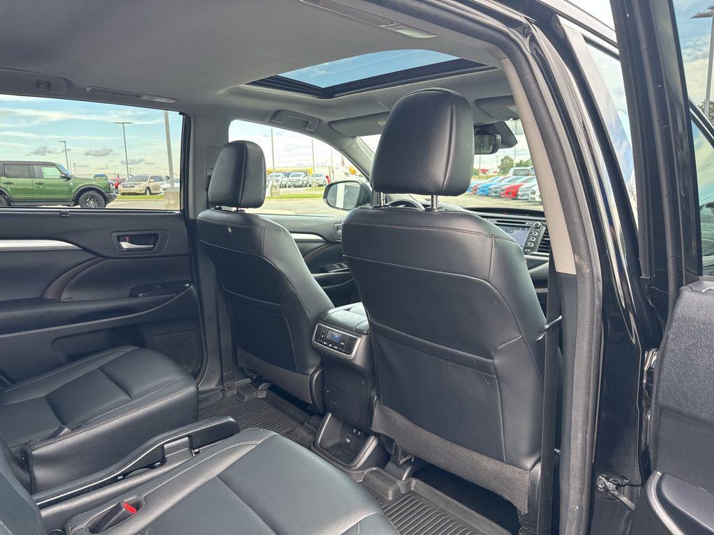used 2018 Toyota Highlander car, priced at $26,499