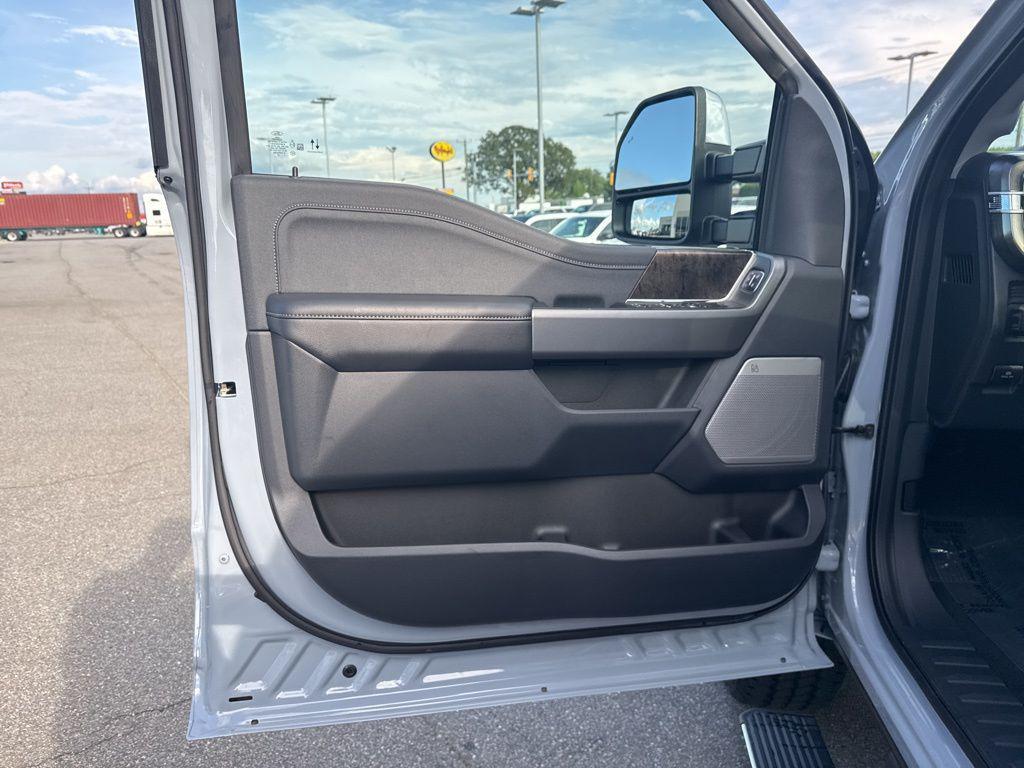new 2025 Ford F-250 car, priced at $87,817