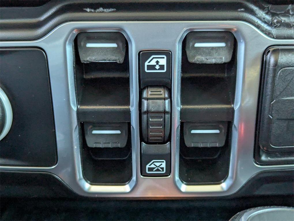 used 2021 Jeep Gladiator car, priced at $27,206