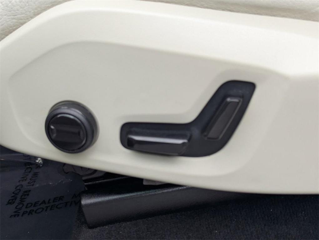 used 2019 Volvo XC90 car, priced at $18,299