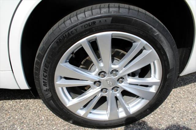 used 2023 Cadillac XT6 car, priced at $47,590