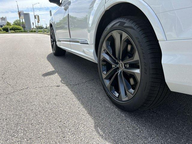 new 2025 Audi Q7 car, priced at $87,395