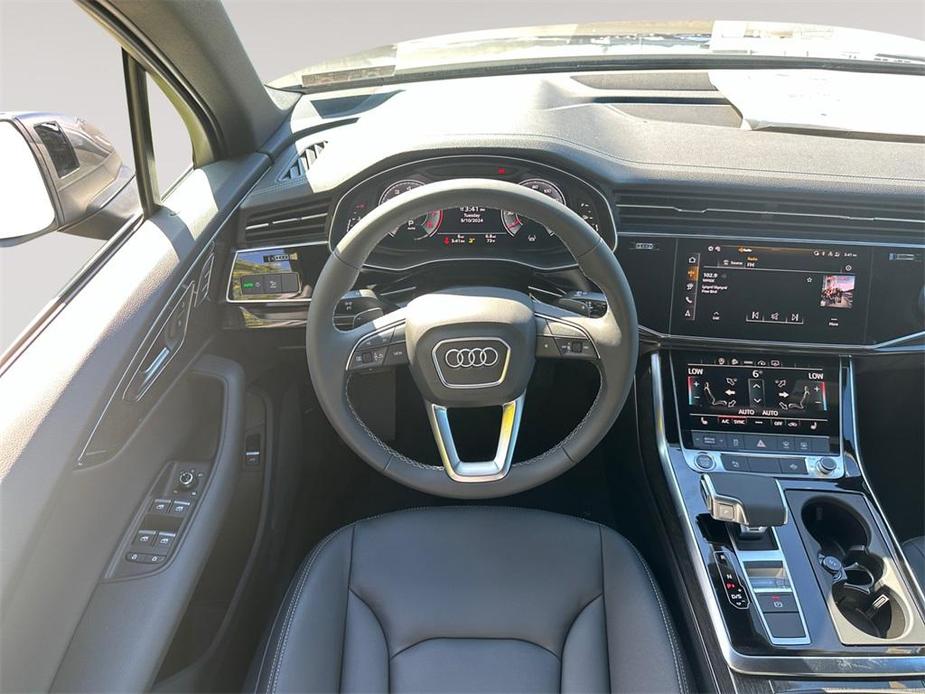 new 2025 Audi Q7 car, priced at $71,800