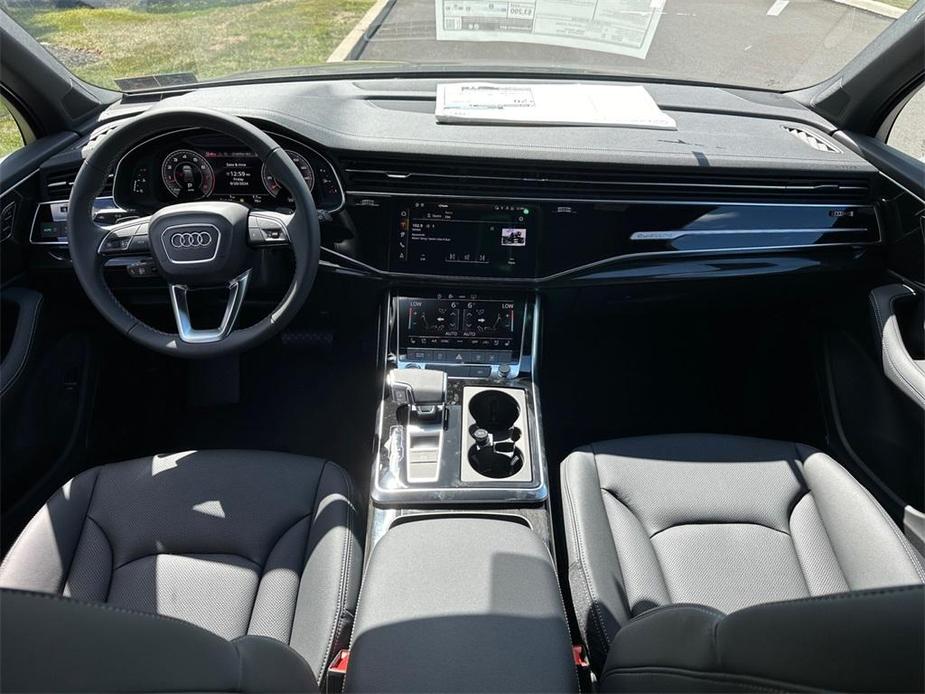 new 2025 Audi Q7 car, priced at $75,930