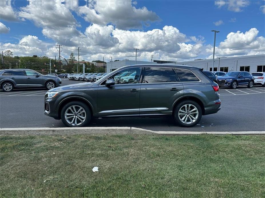 new 2025 Audi Q7 car, priced at $75,930