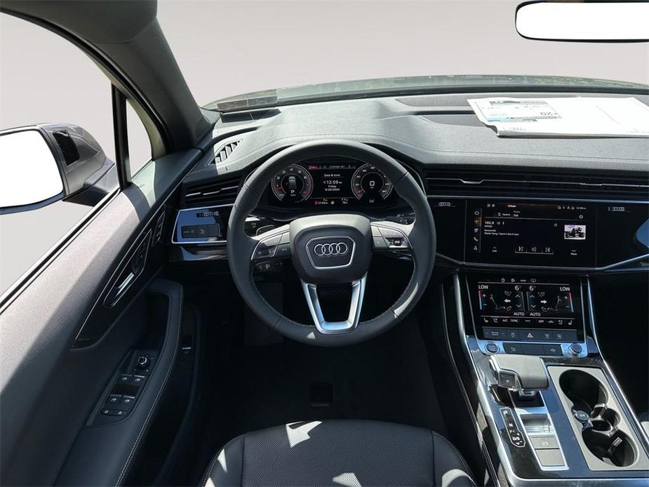 new 2025 Audi Q7 car, priced at $75,930