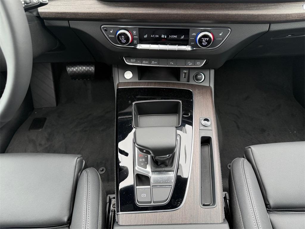 new 2025 Audi Q5 car, priced at $59,625