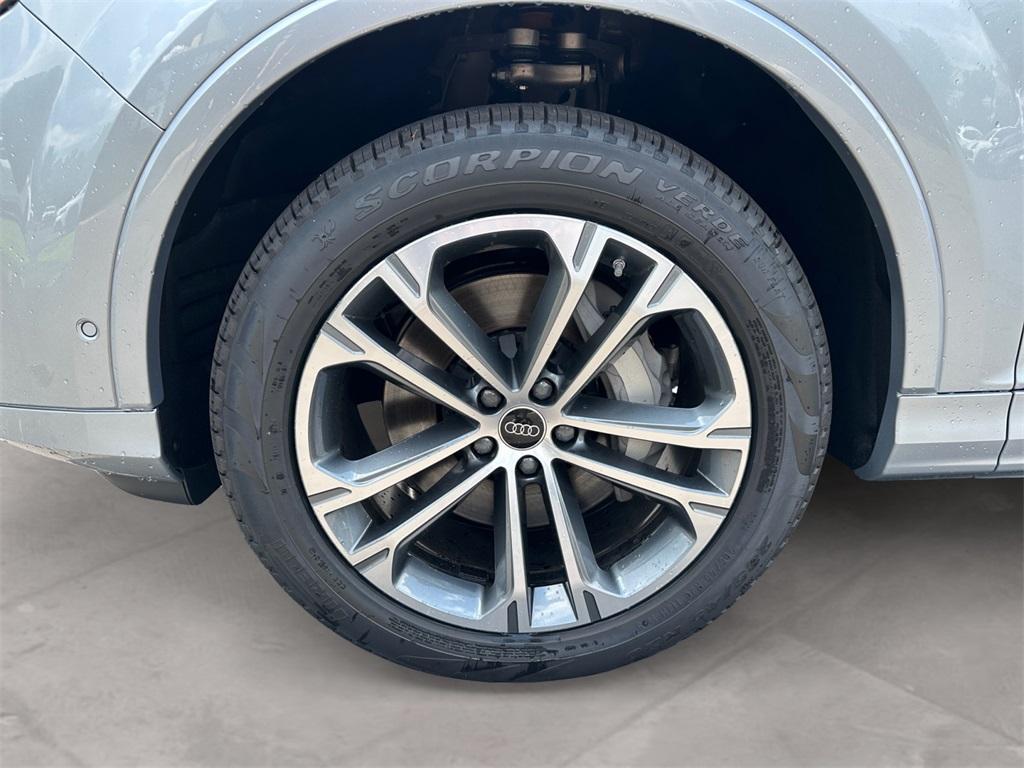 new 2025 Audi Q7 car, priced at $68,475