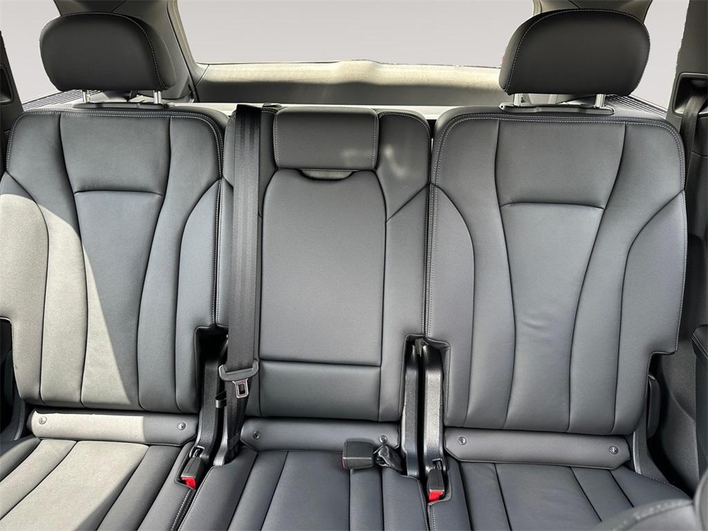 new 2025 Audi Q7 car, priced at $68,475