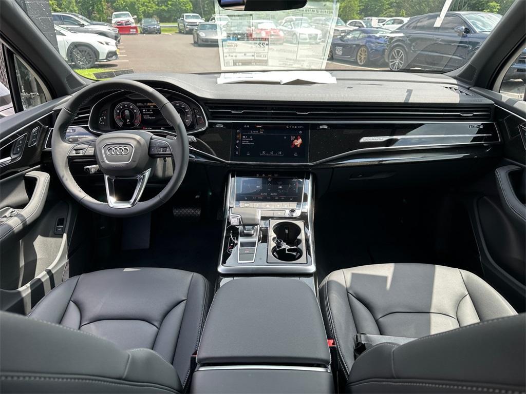 new 2025 Audi Q7 car, priced at $68,475