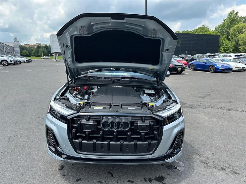 new 2025 Audi Q7 car, priced at $68,475
