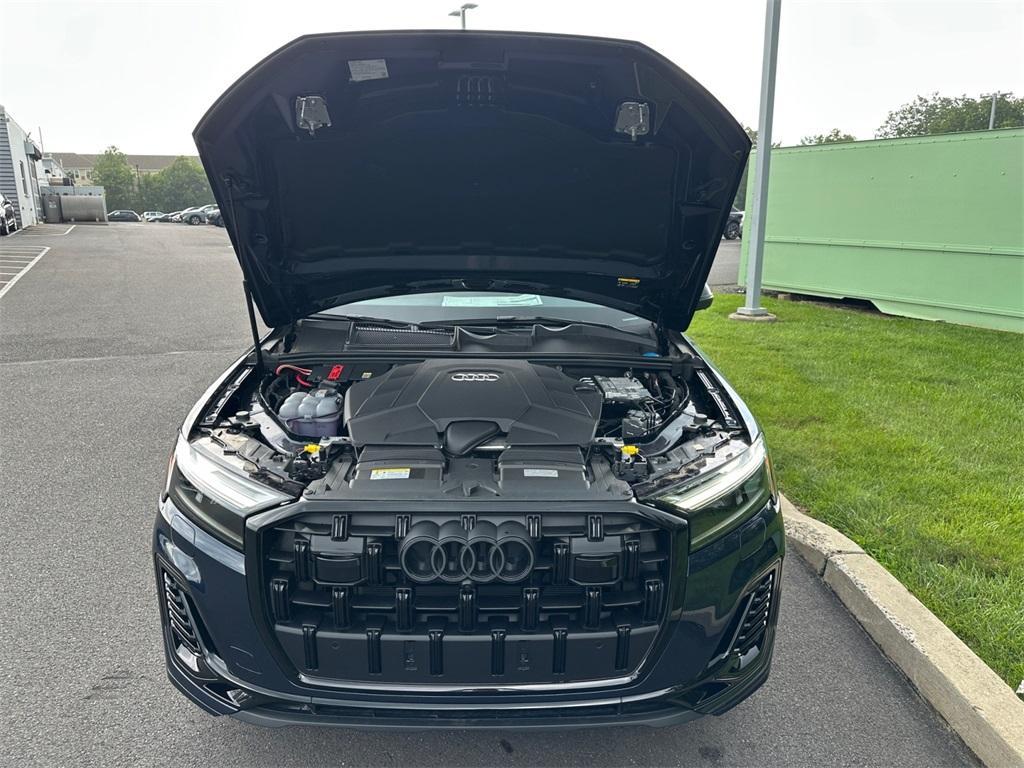 new 2025 Audi Q7 car, priced at $77,580