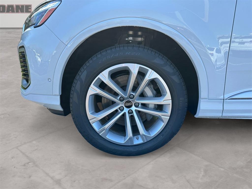 new 2025 Audi Q7 car, priced at $65,730