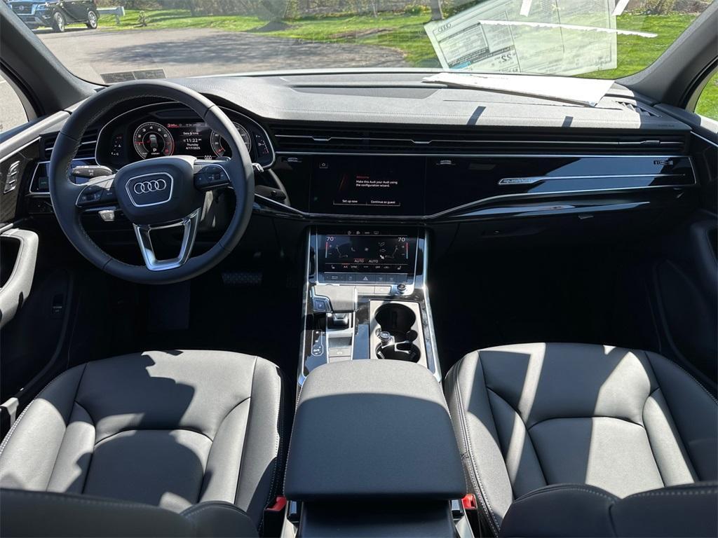 new 2025 Audi Q7 car, priced at $65,730