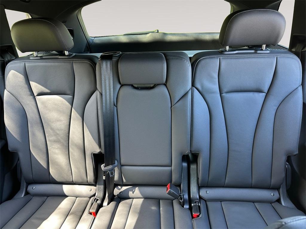new 2025 Audi Q7 car, priced at $65,730