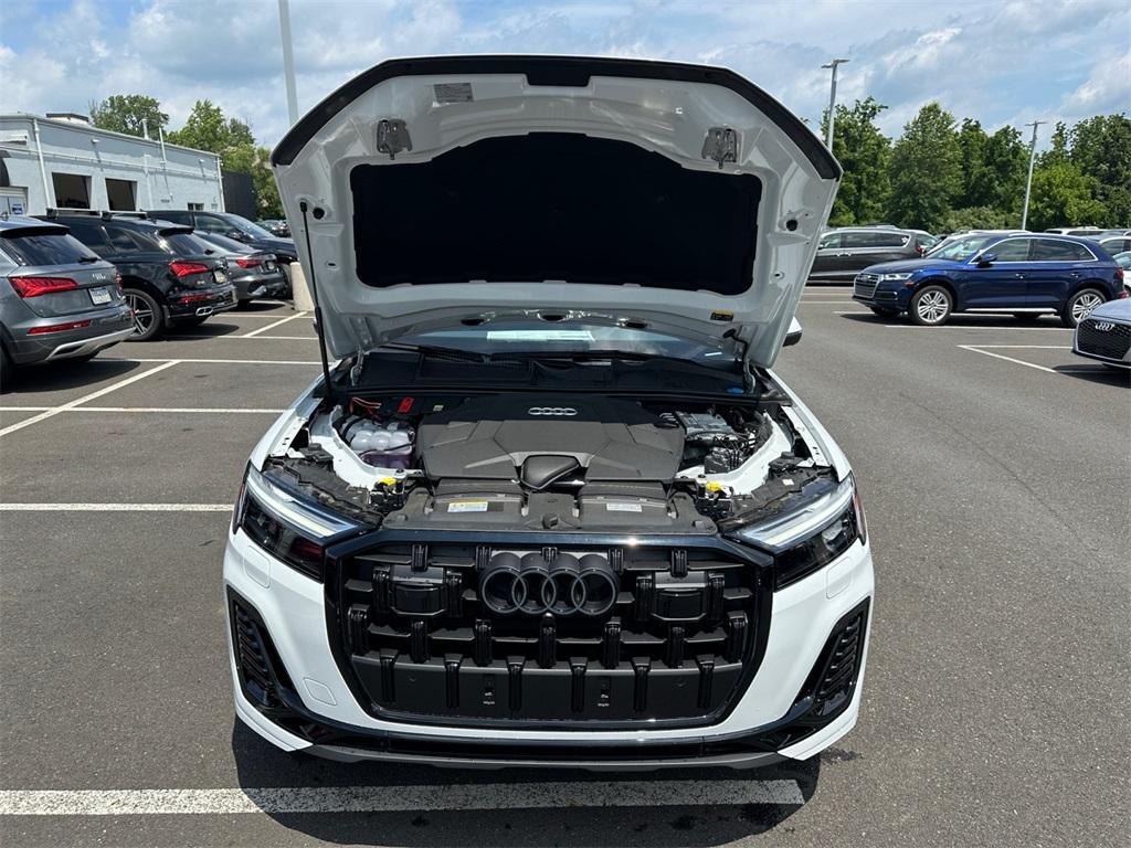 new 2025 Audi Q7 car, priced at $77,580