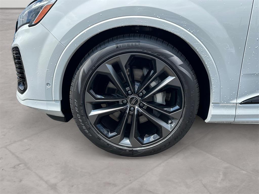 new 2025 Audi Q7 car, priced at $77,580