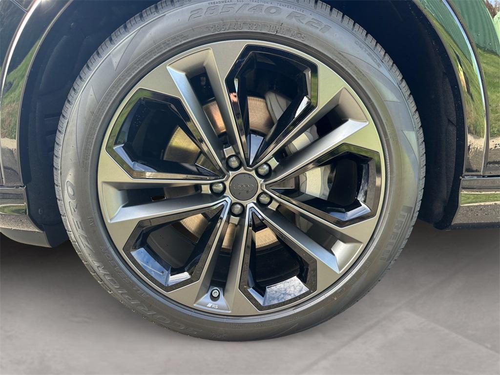 new 2026 Audi Q7 car, priced at $78,445