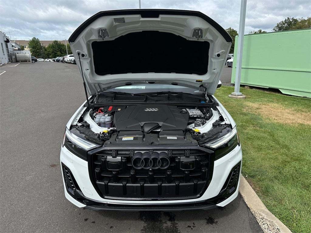 new 2025 Audi Q7 car, priced at $77,580