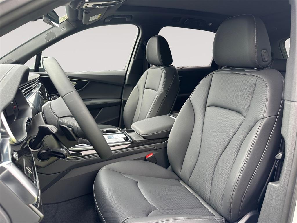 new 2025 Audi Q7 car, priced at $77,580