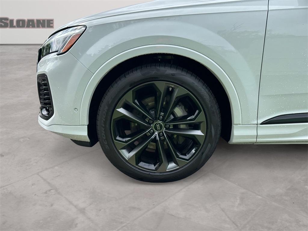 new 2025 Audi Q7 car, priced at $77,580